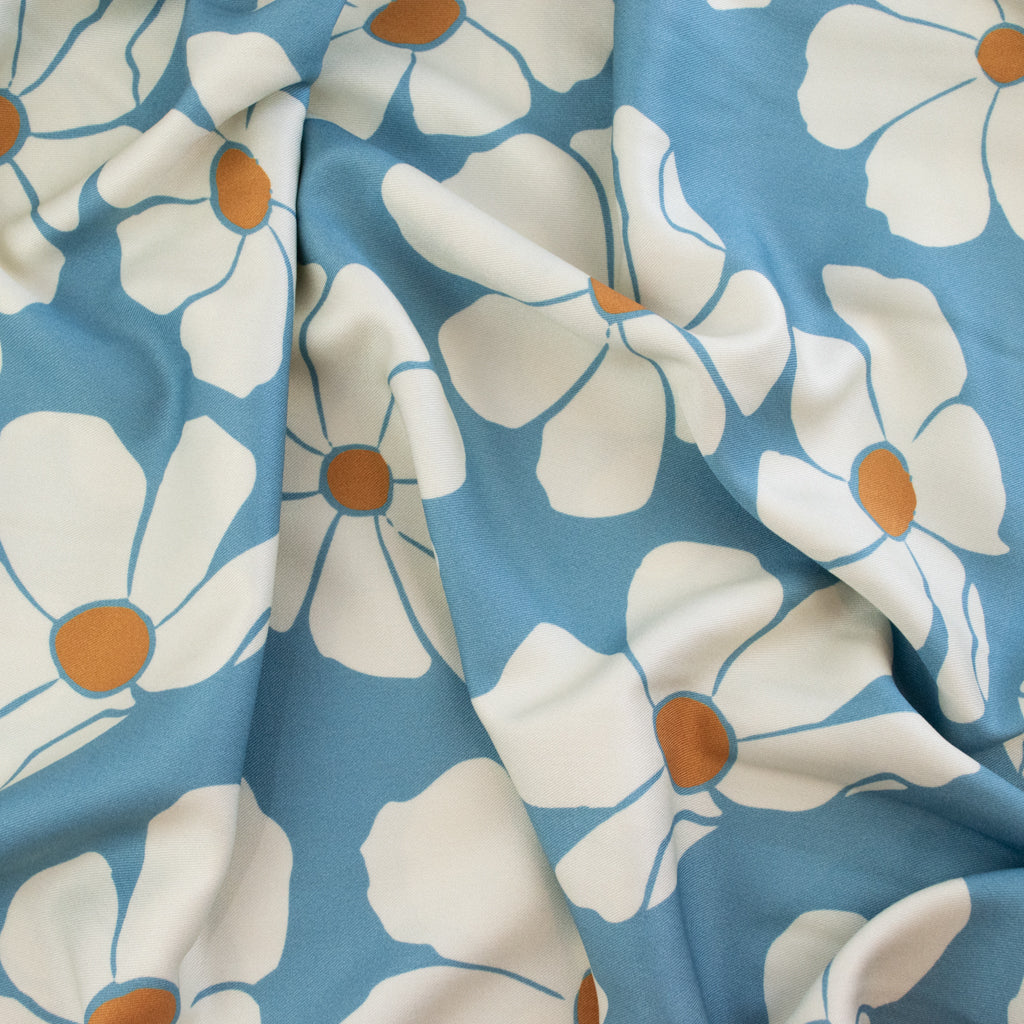 Light & Lush - Viscose Twill - Daisies