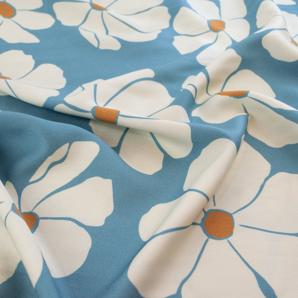 Light & Lush - Viscose Twill - Daisies