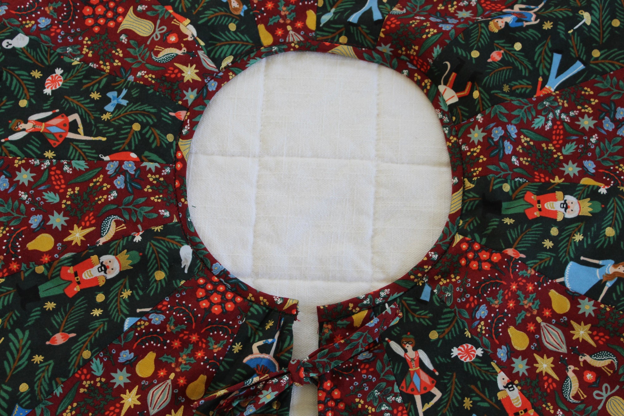 PDF Pattern - Scalloped Tree Skirt | Madswick