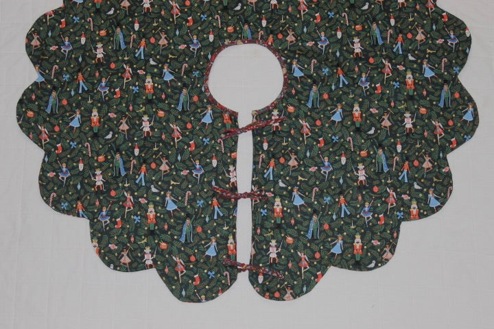 PDF Pattern - Scalloped Tree Skirt | Madswick