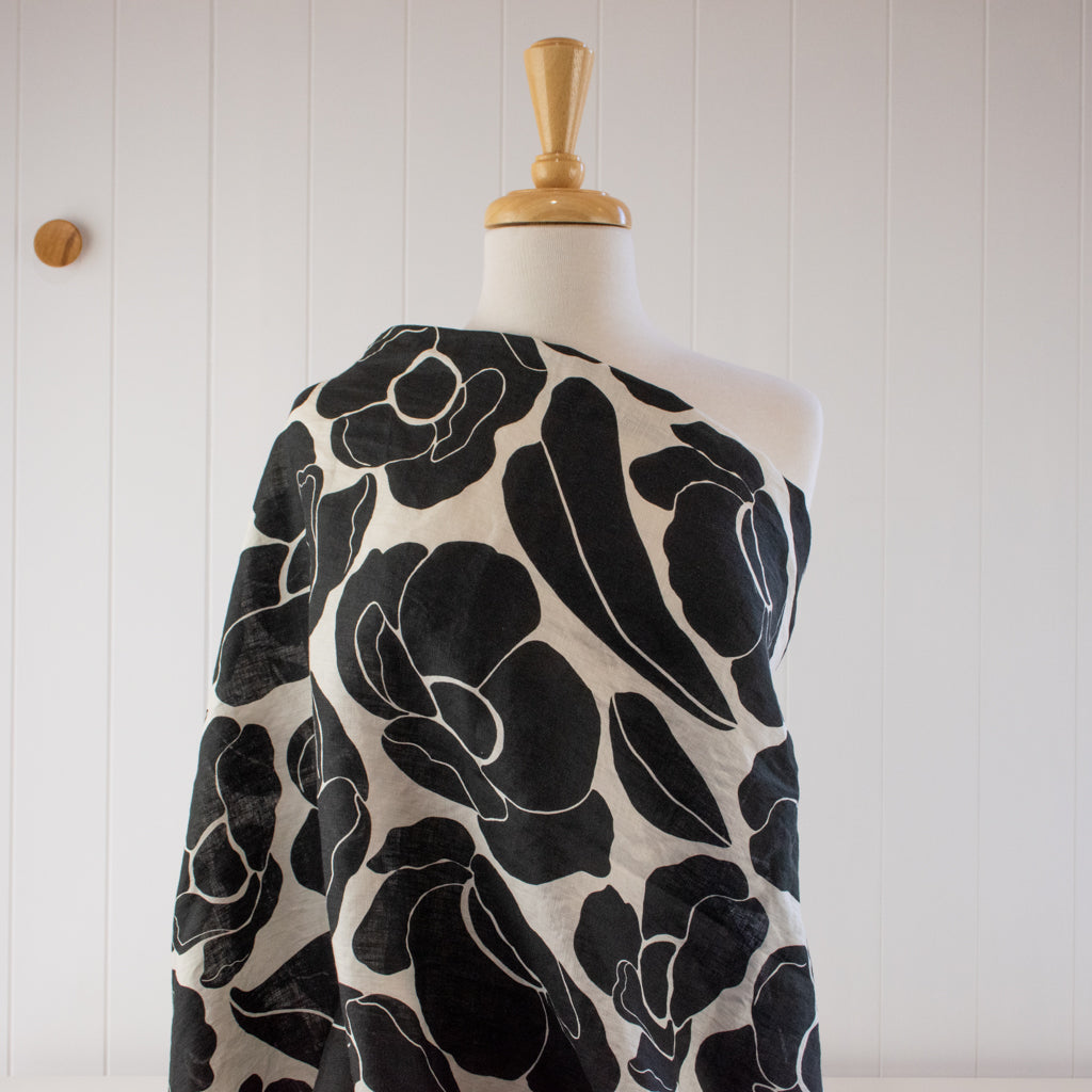 Johanna Ralph | Bold Botanica Black | Linen