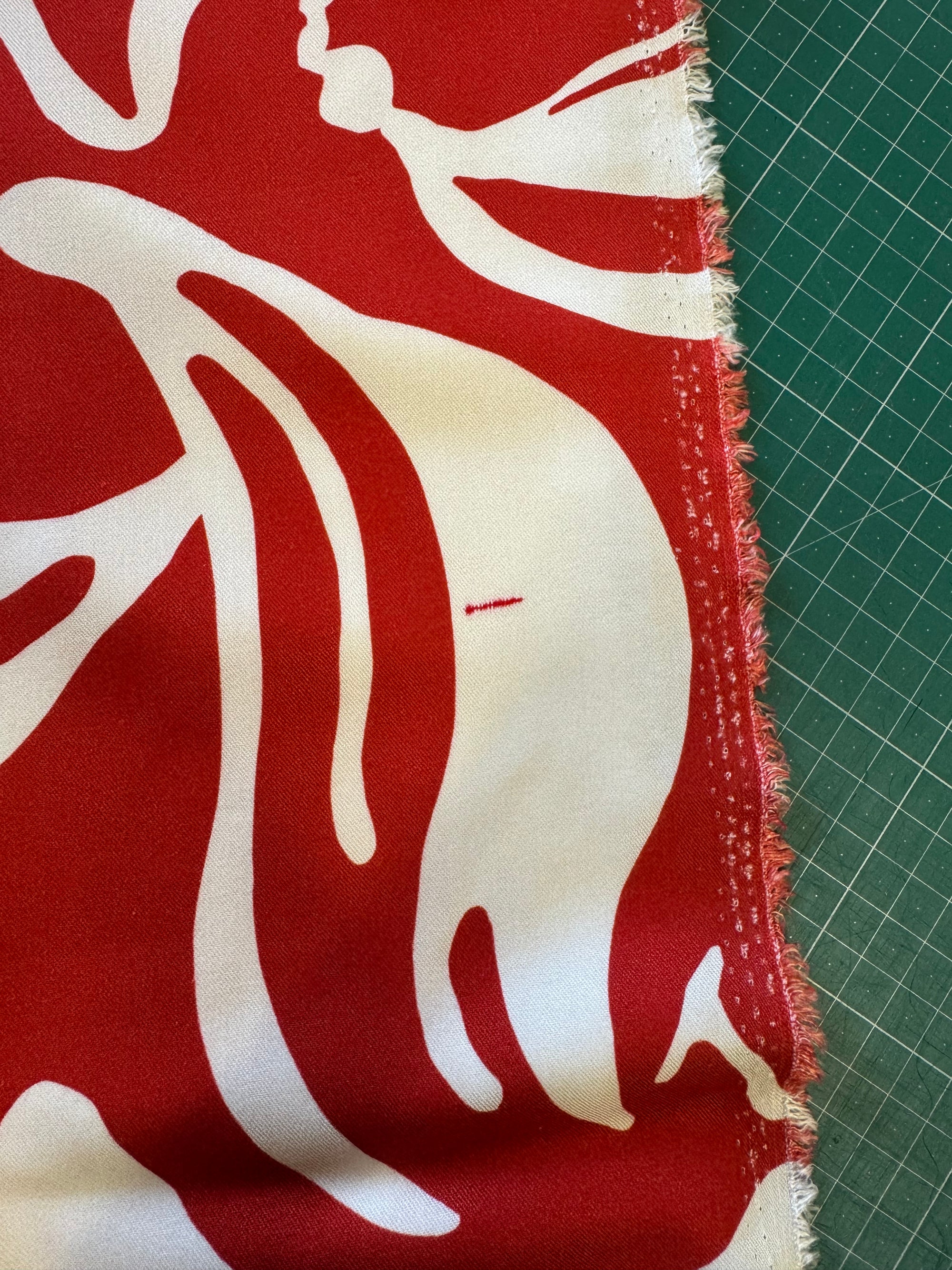 Light &amp; Lush - Viscose Twill - Red Lily - 160cm piece with fault