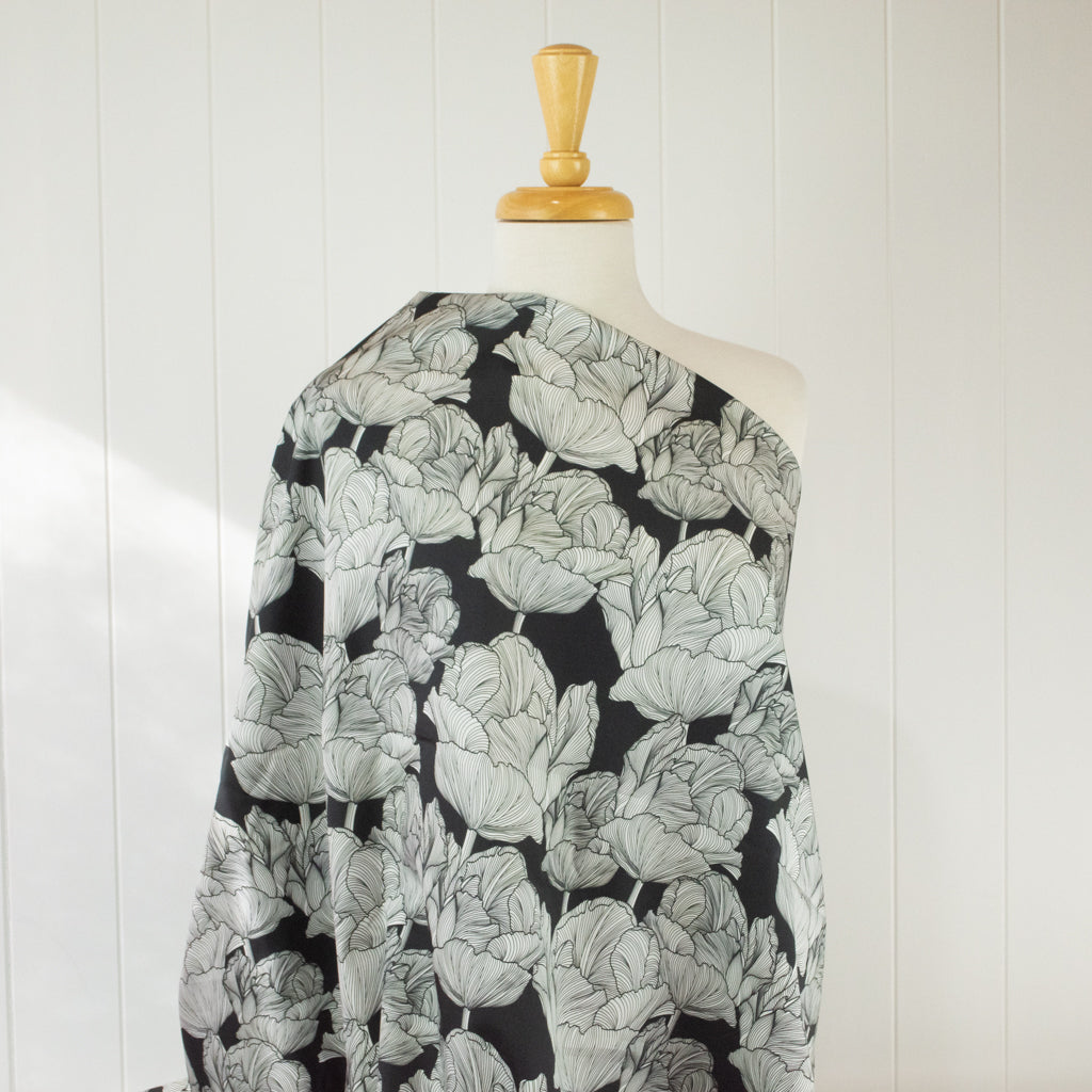 Johanna Ralph | Tulips Anthracite | Cotton Sateen